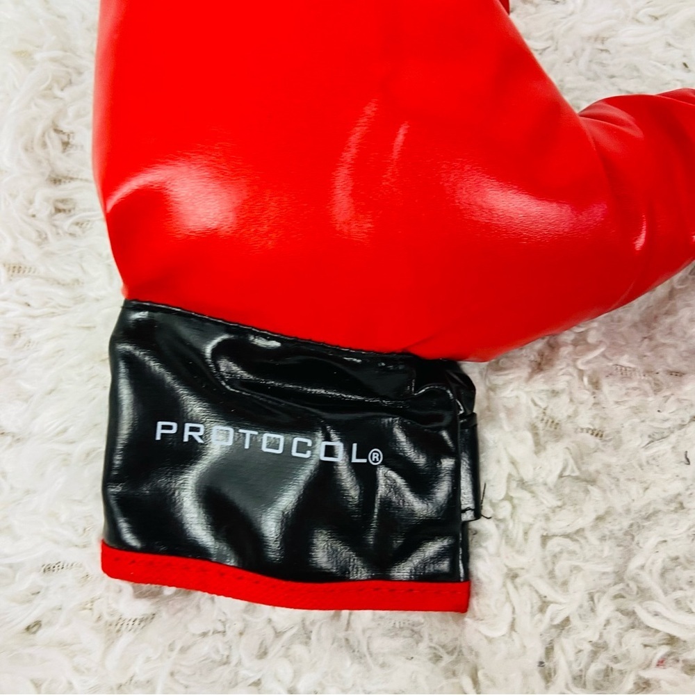 Red Boxing Gloves - Picture 5 of 8